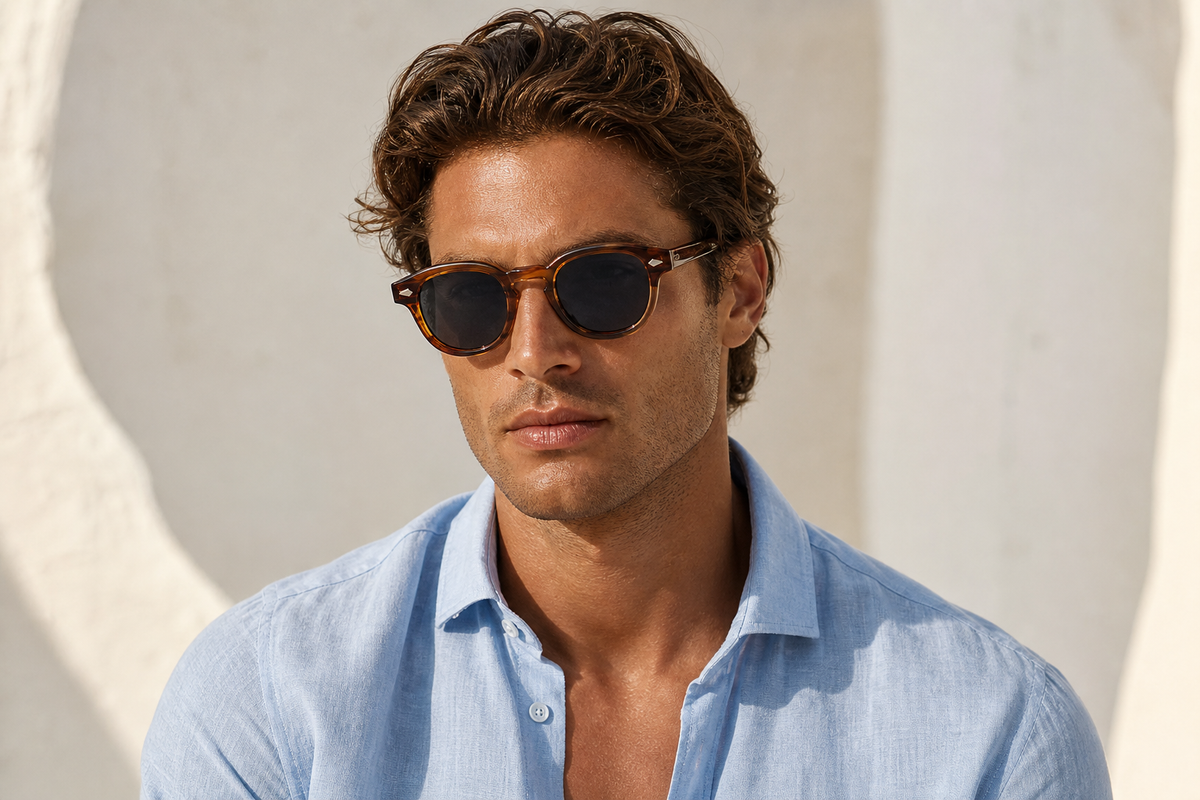Lunettes de soleil Old Havana portées par un homme, monture écaille miel et verres fumés, allure raffinée